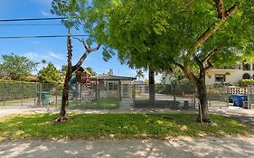 Cozy Triplex Centrally Located